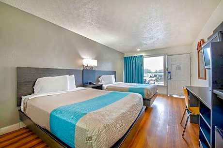 Deluxe Queen Room with Two Queen Beds - Non-Smoking