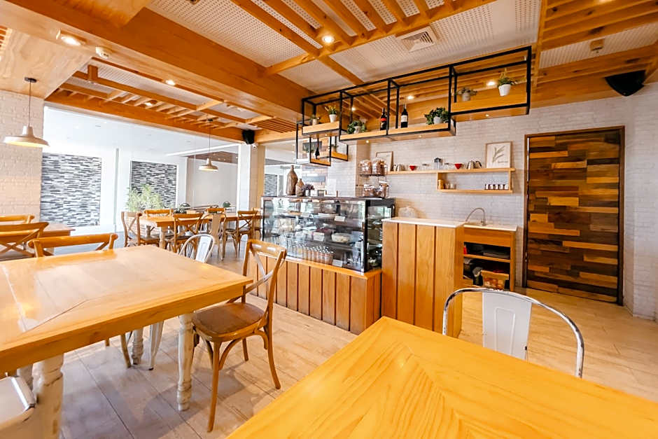 Dumaguete Royal Suite Inn