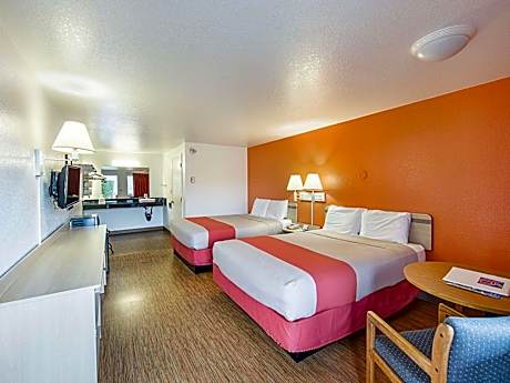 Deluxe Queen Room with Two Queen Beds - Non-Smoking