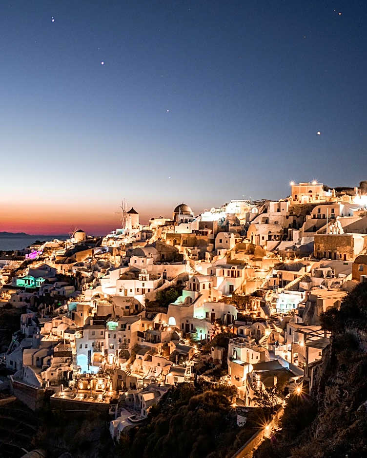 Pezoules of Oia