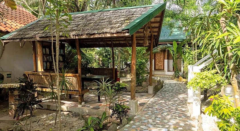 Golden Monkey Beach Hotel