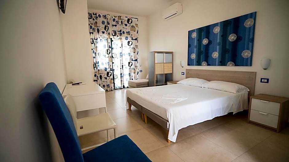 Foto 1 dari 4 — Triple Room