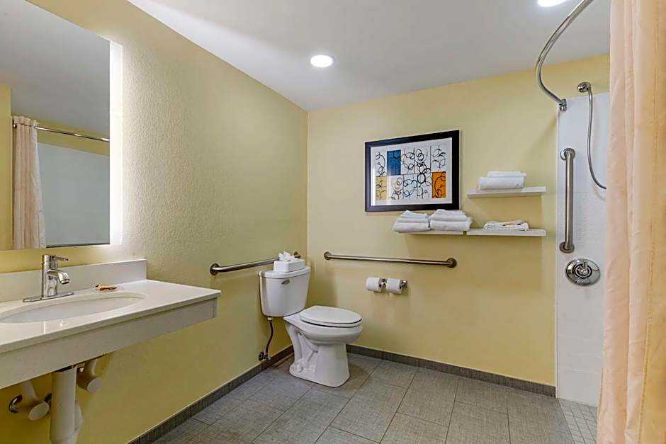Best Western Plus North Shore Hotel