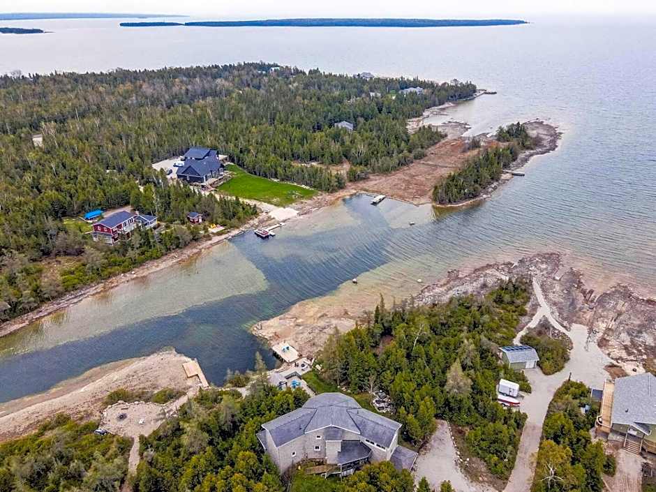 Stunning waterfront w spa dog run