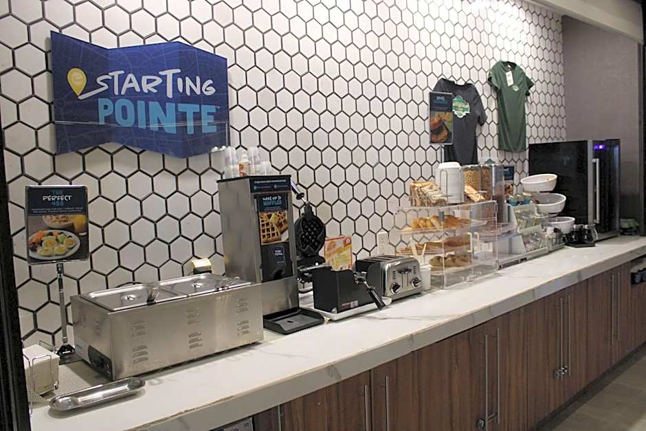 Clarion Pointe Marshall