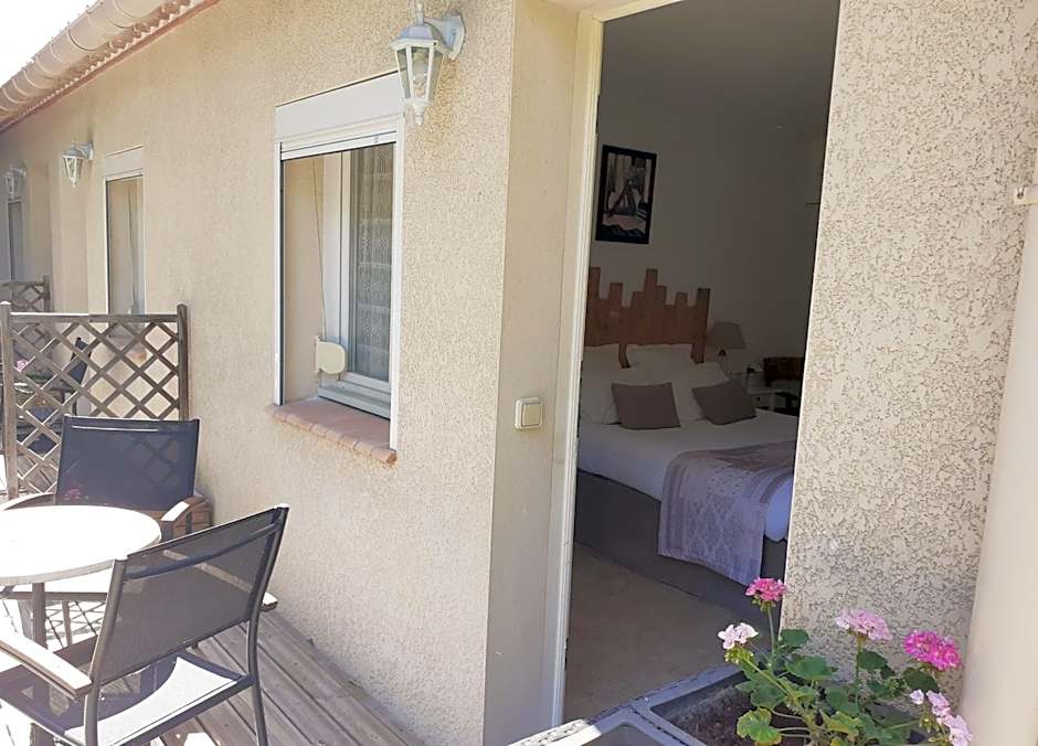 Logis Hôtel Restaurant Le Clos des Capitelles