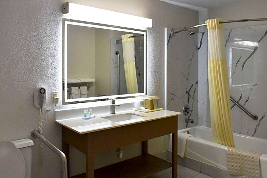 Quality Inn Manning I-95