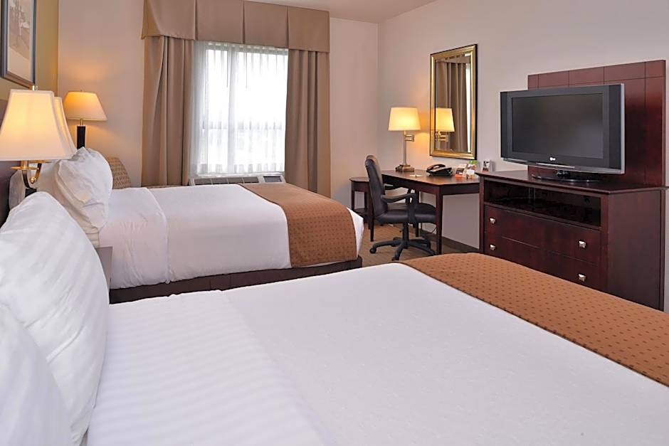 Holiday Inn Madison at The American Center By IHG