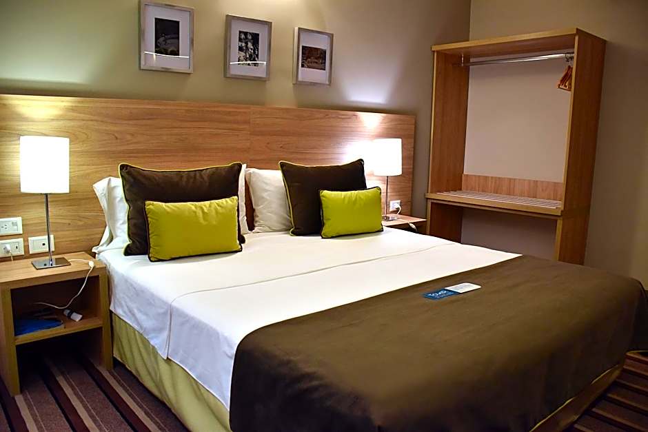 Hotel Tower Inn & Suites