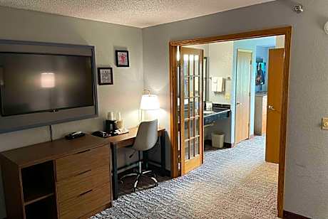 Executive King Suite - Non-Smoking