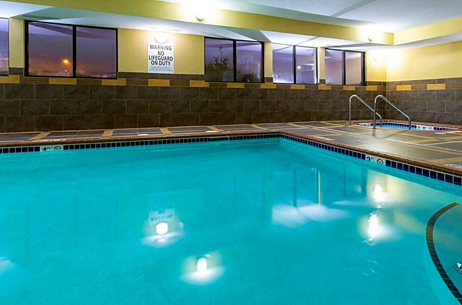 Holiday Inn Express and Suites Rochester West-Medical Center By IHG