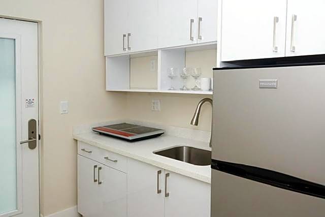Diane Oceanfront Suites