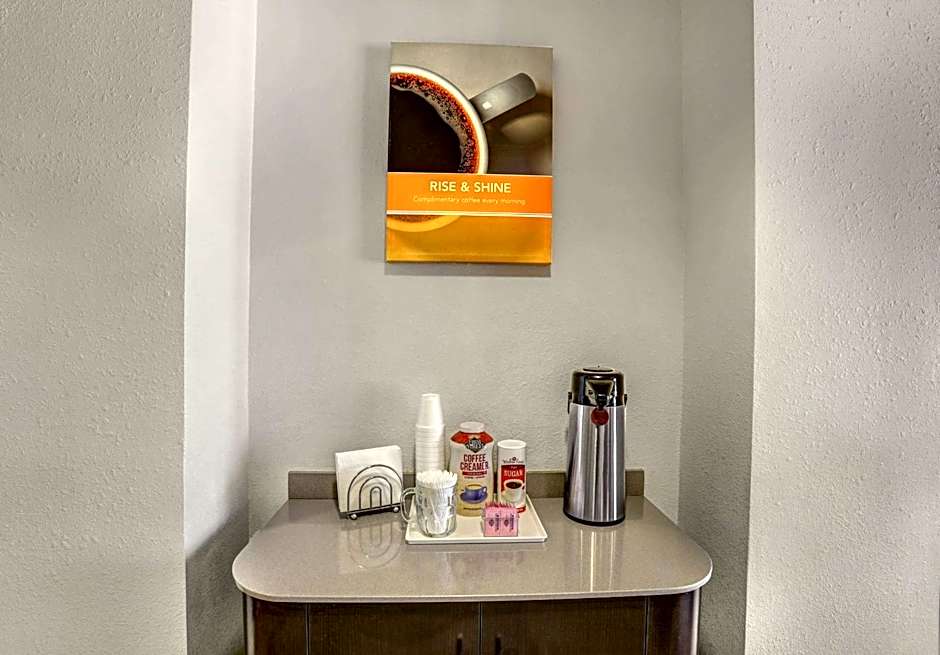 Howard Johnson by Wyndham Lemoore