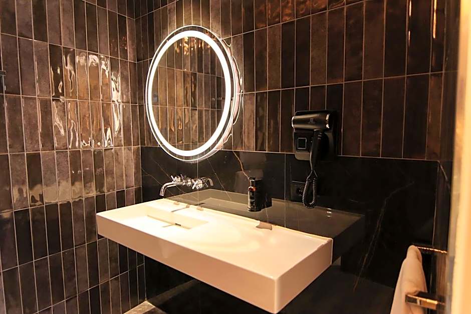 Silken Saaj Maar - Adults Only