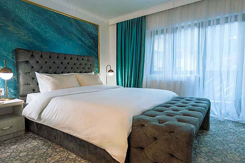 Suru Hotel & Restaurant