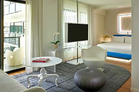 Suite with Balcony - Mobility Accessible