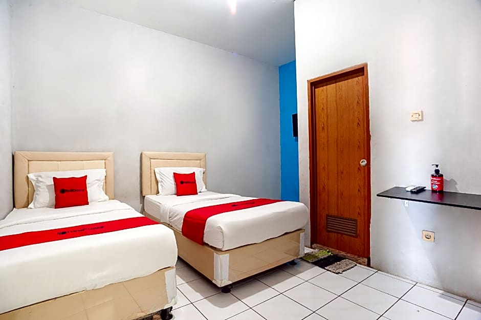 RedDoorz near Margonda Raya