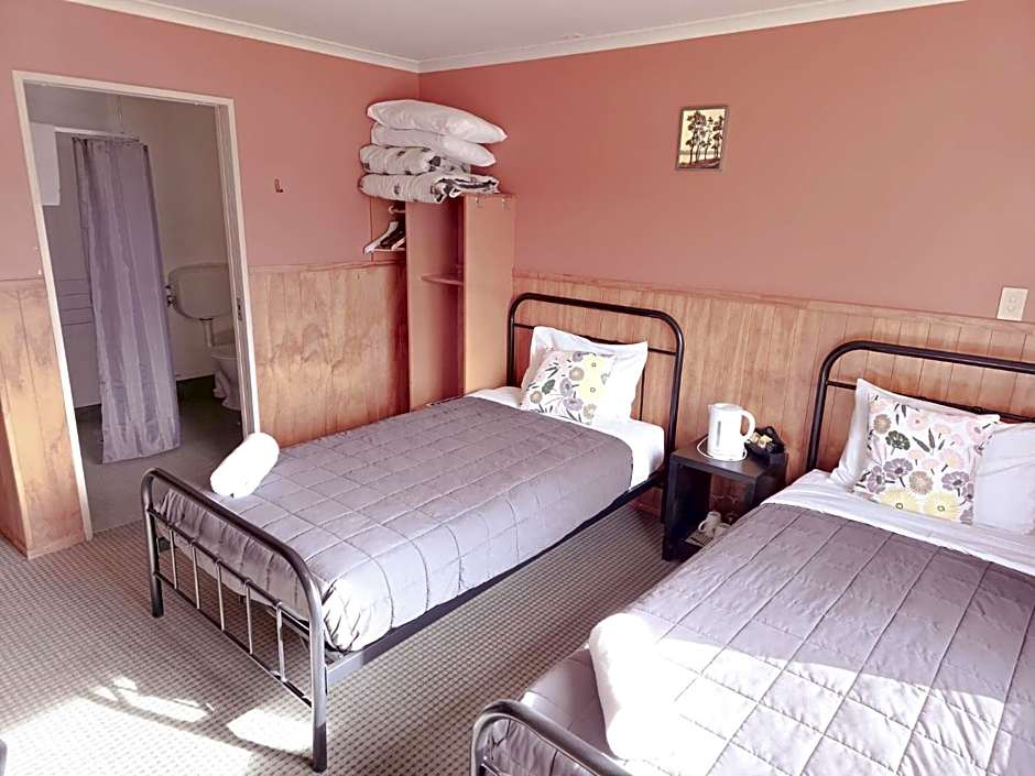 Waitomo Village Chalets home of Kiwipaka