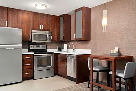 One-Bedroom King Suite with Sofa Bed - Hearing Accessible