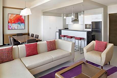 3 Bedroom Apartment, Bedroom 1: 1 King, Bedroom 2: 1 King, Bedroom 3: 2 Twin, Sea View