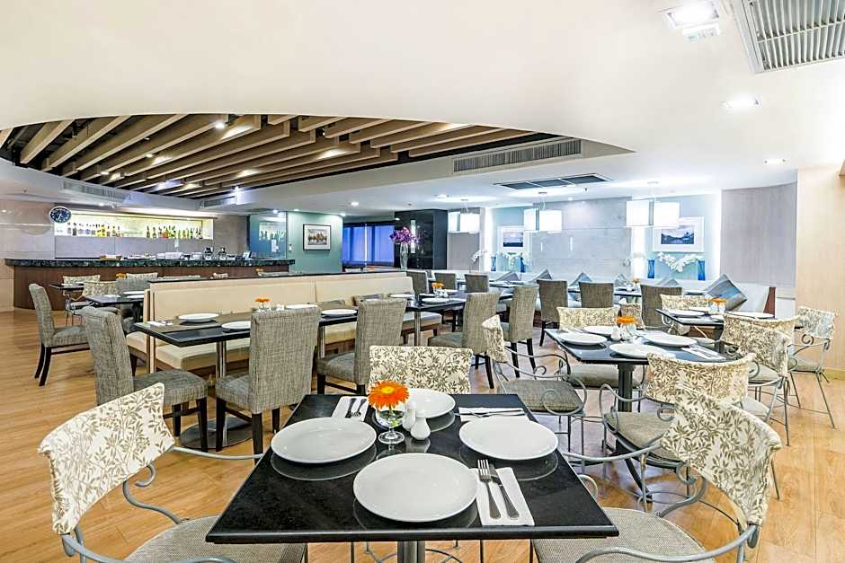 Evergreen Place Siam by UHG
