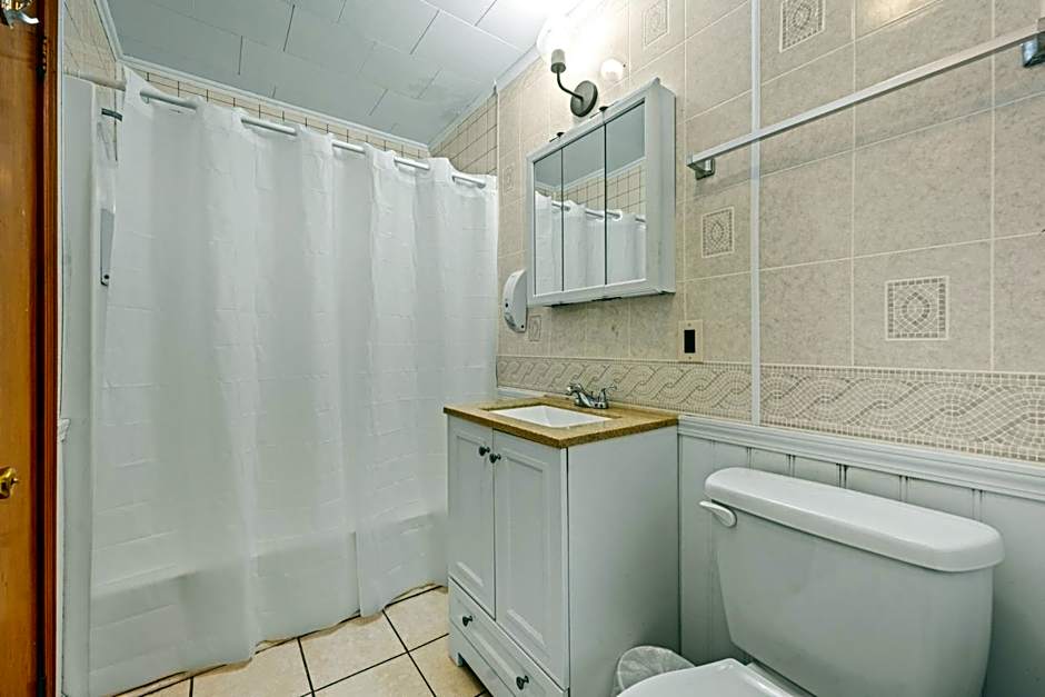 Oceanside Court by KEES Vacations