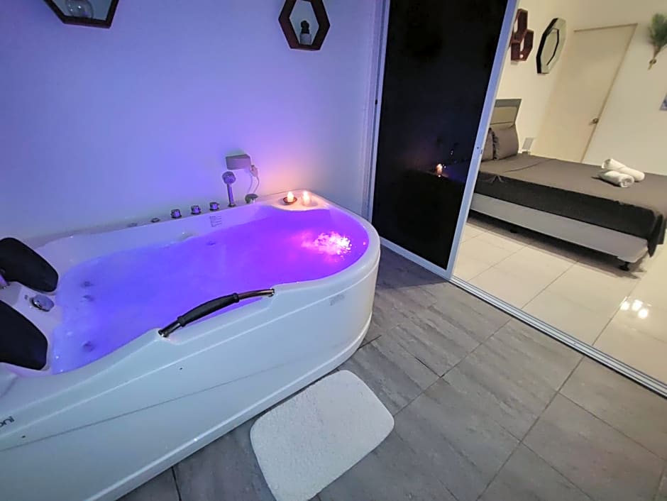 Bonsai Jacuzzi Suites