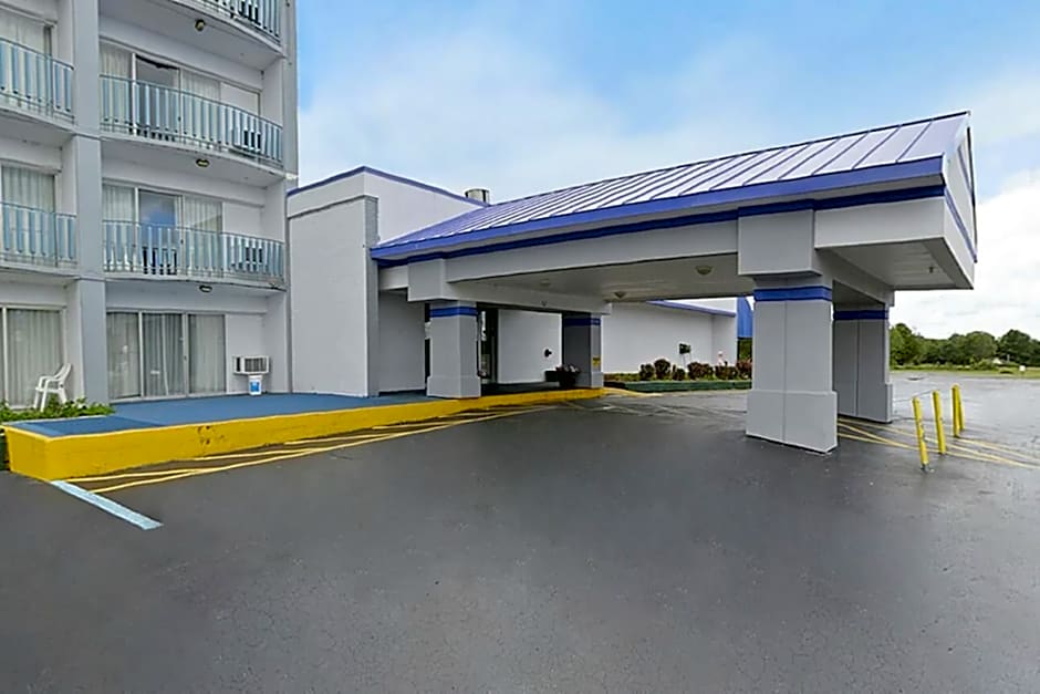 Howard Johnson by Wyndham Benton Harbor