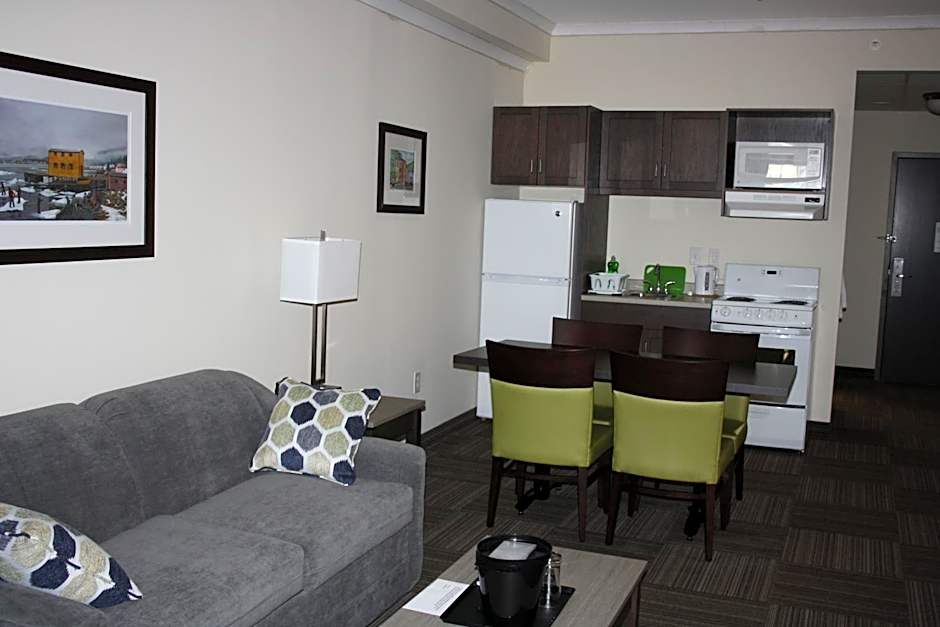 Crossroads Inn & Suites