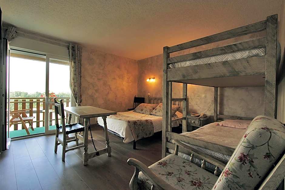 Hotel Restaurant Planes