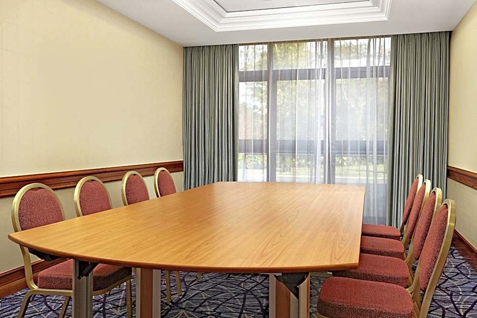 Sheraton Skyline Hotel London Heathrow