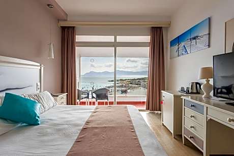 Double or Twin Room with Sea View