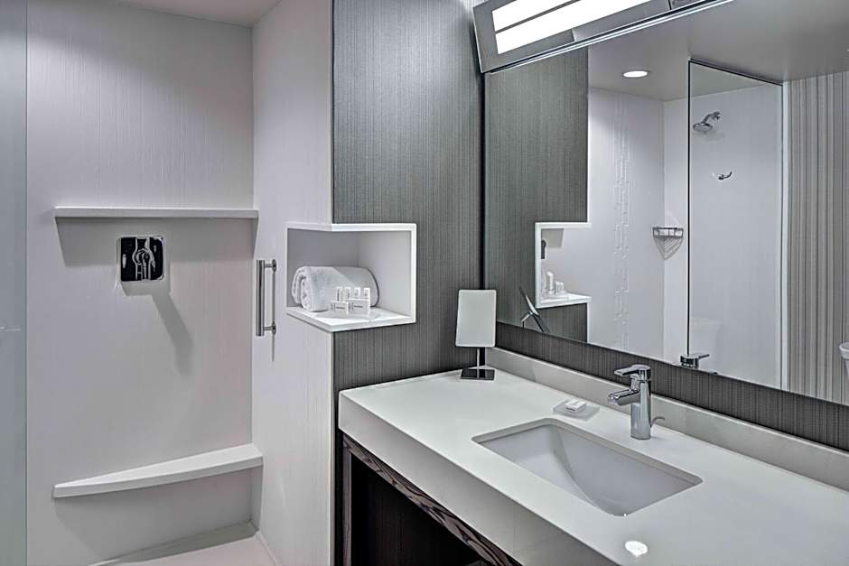 Courtyard by Marriott Appleton Riverfront