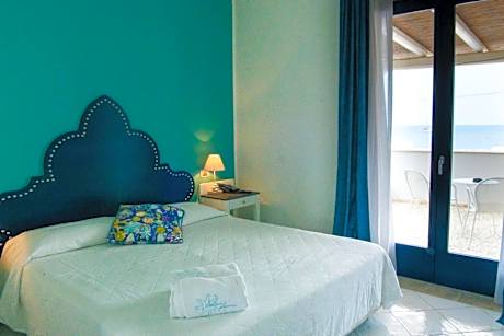 Double or Twin Room with Side Sea View