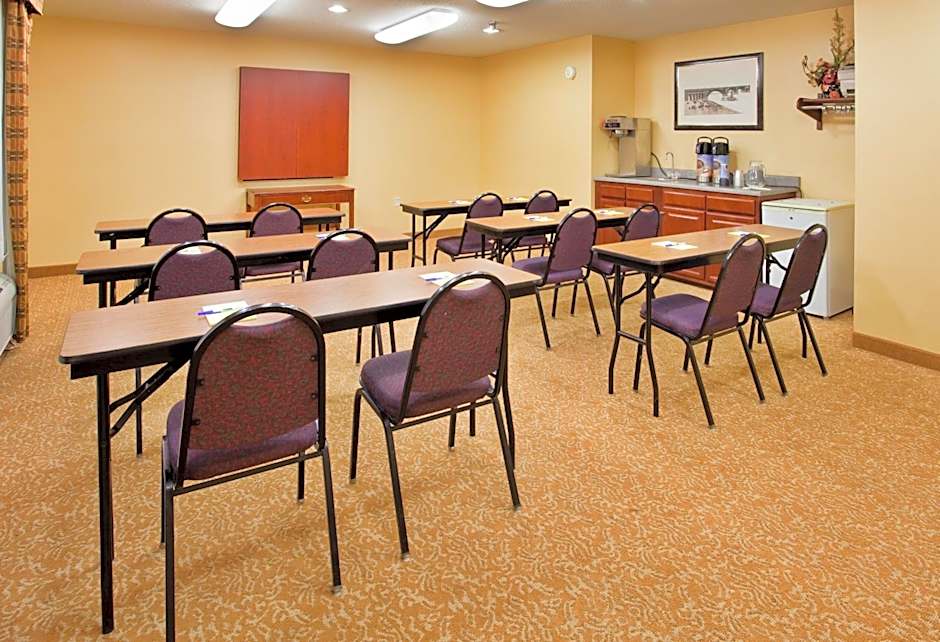 Holiday Inn Express Hotel And Suites Fenton-I-44 By IHG
