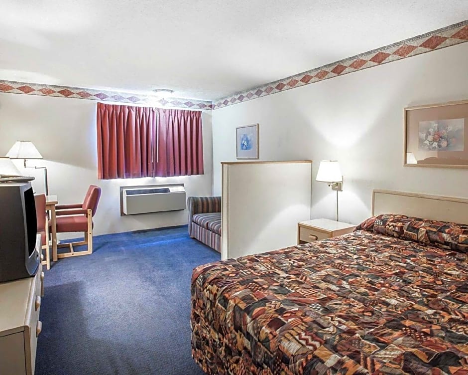 Rodeway Inn & Suites