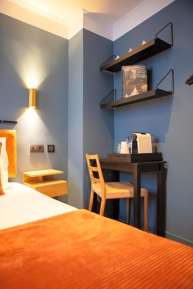 Gillis Eight Guest Rooms by Romy&Travis