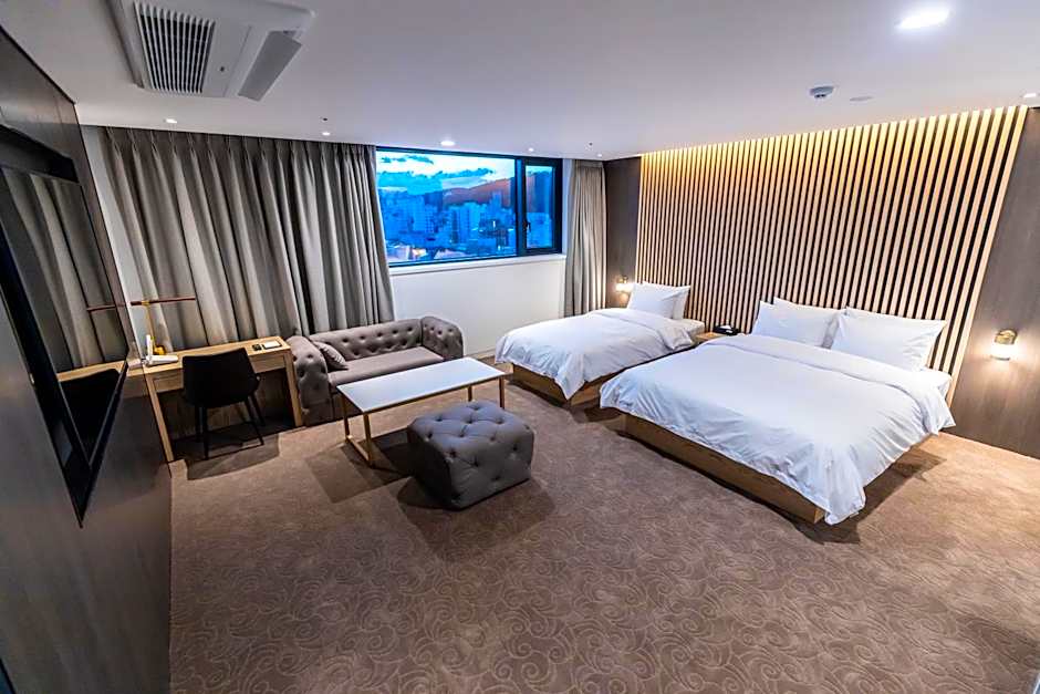 Photo 1 of 3 of Suite