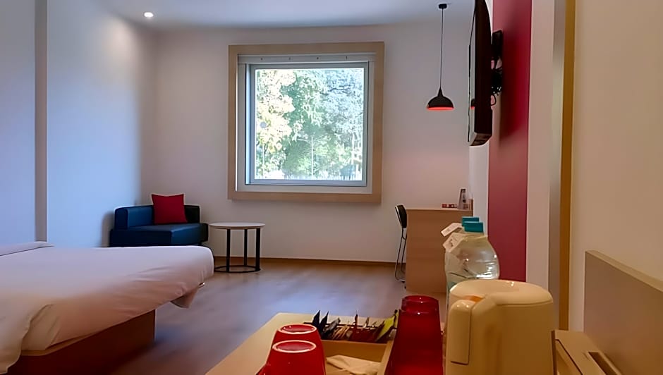 Red Fox by Lemon Tree Hotels, Dehradun