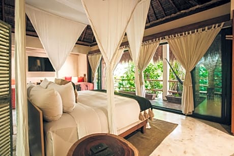 Master Suite with private bathtub