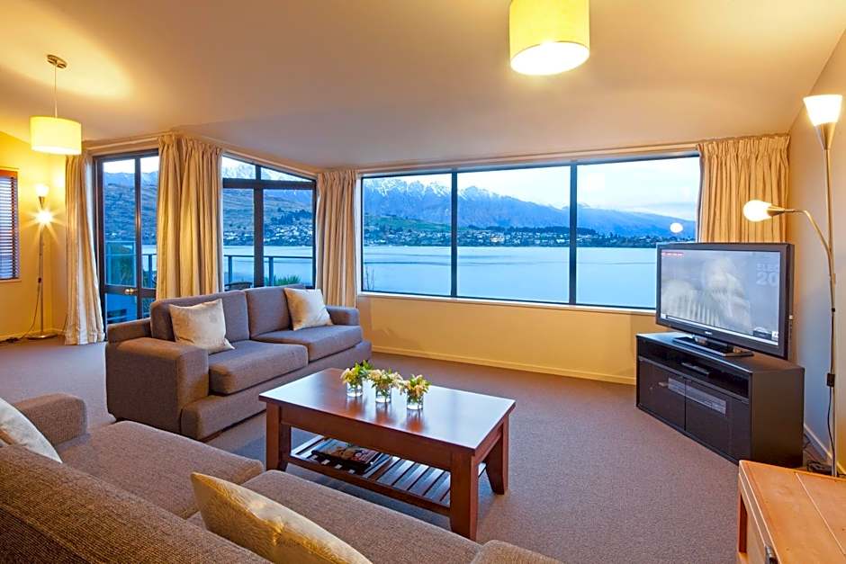 Spinnaker Bay Apartments