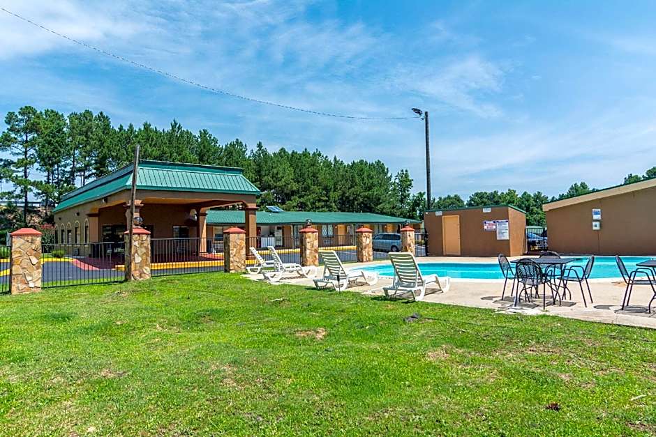 Travelodge by Wyndham Macon West