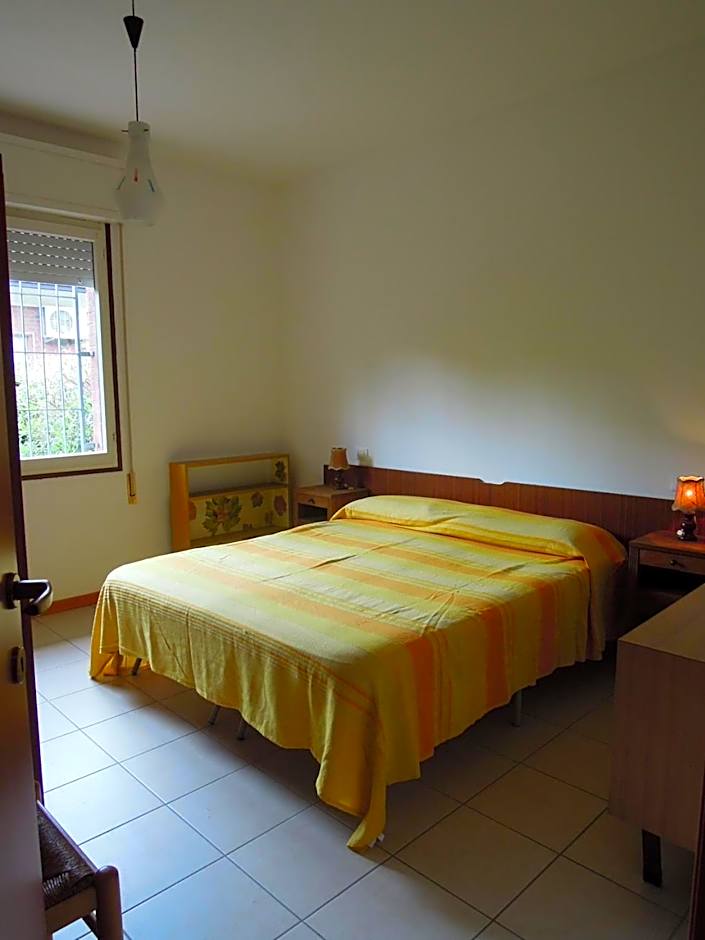 Nice flat with garden and parking