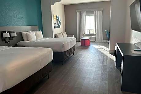 Queen Suite with Two Queen Beds - Non-Smoking