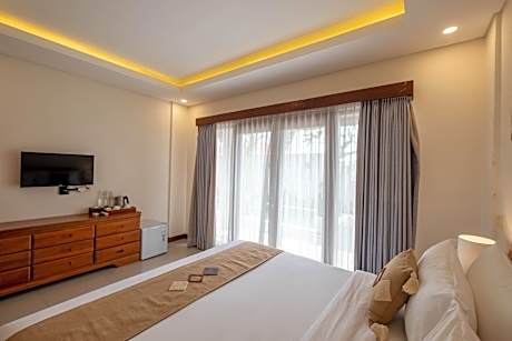Deluxe Double Room with Balcony