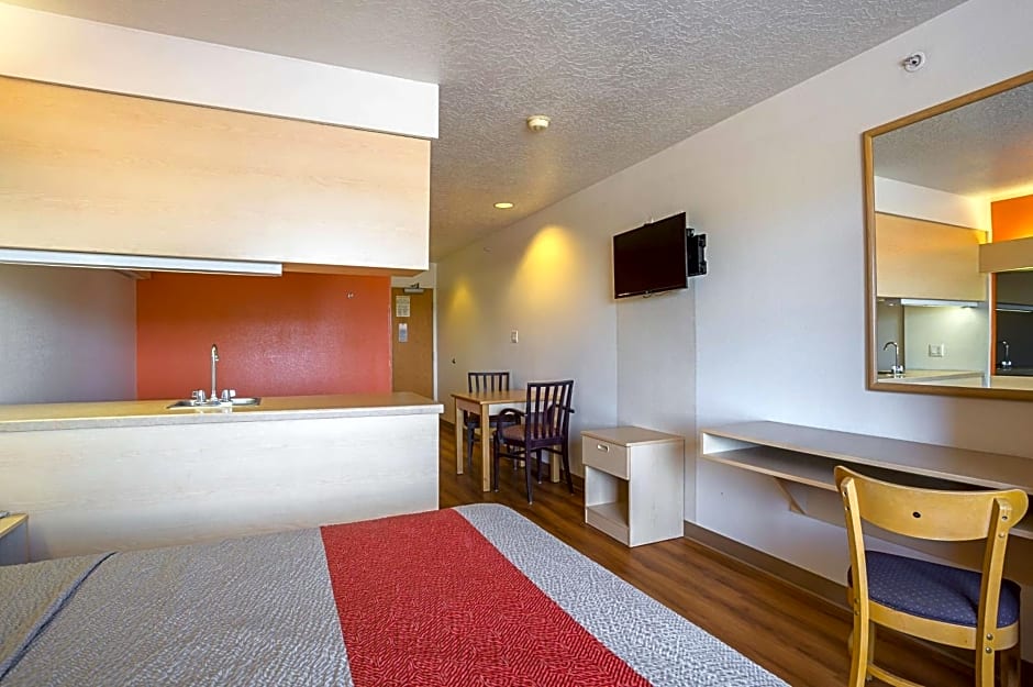 Motel 6-Bernalillo, NM
