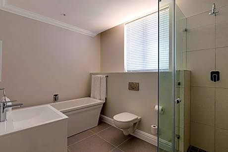 2 Bedroom Executive Apartment, Bedroom 1: 1 King, Bedroom 2: 1 King, Street view