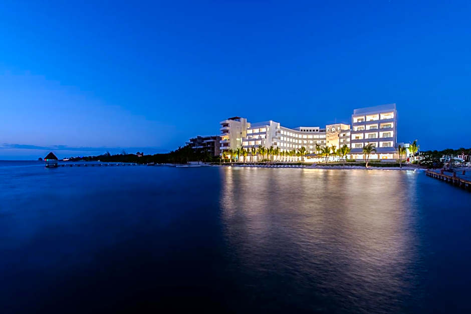 Izla Beach Front Hotel