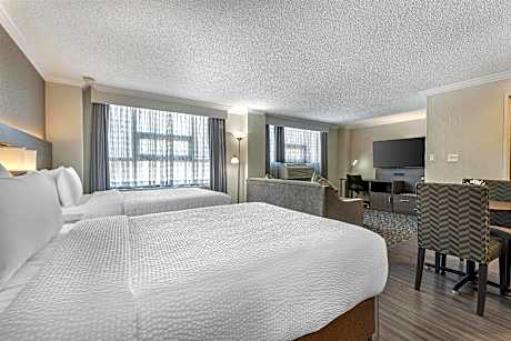 Suite with Two Double Beds and Sofa Bed - Kitchen