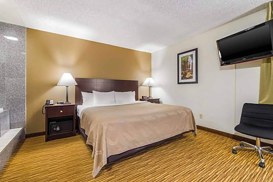 Photo 1 of 5 of 1 King Bed Suite